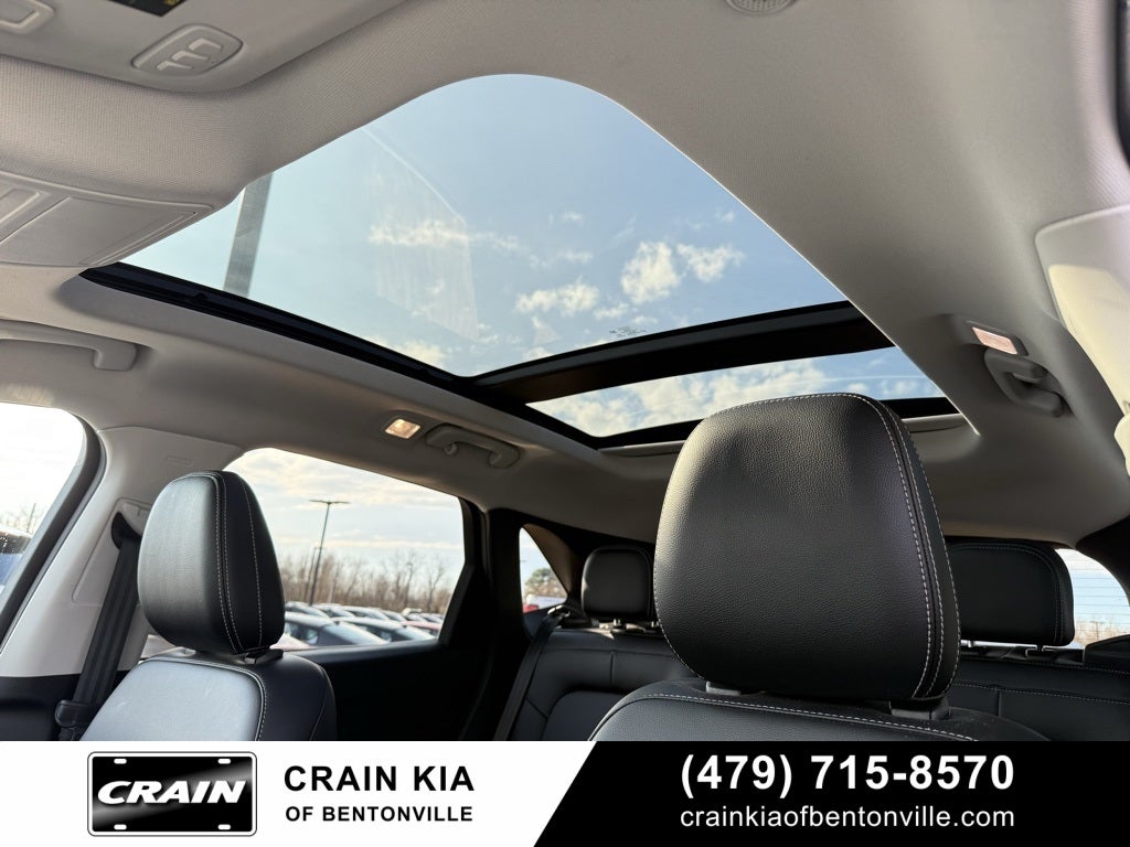 2022 Ford Escape Titanium - AWD / PANORAMIC SUNROOF / CLEAN CARFAX