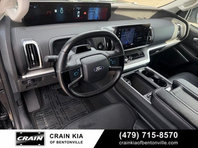 2025 Ford Expedition Platinum - 4WD / PANORAMIC SUNROOF / ONE OWNER