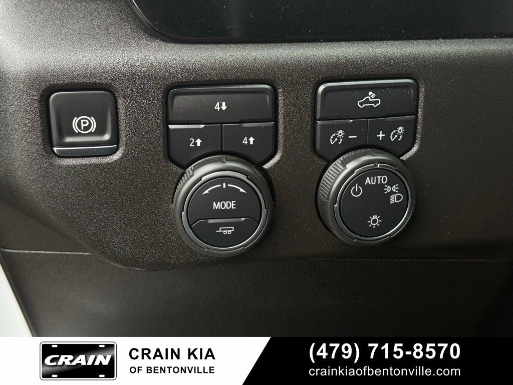 2025 Chevrolet Silverado 2500HD LT - 4WD / CLEAN CARFAX / ONE OWNER