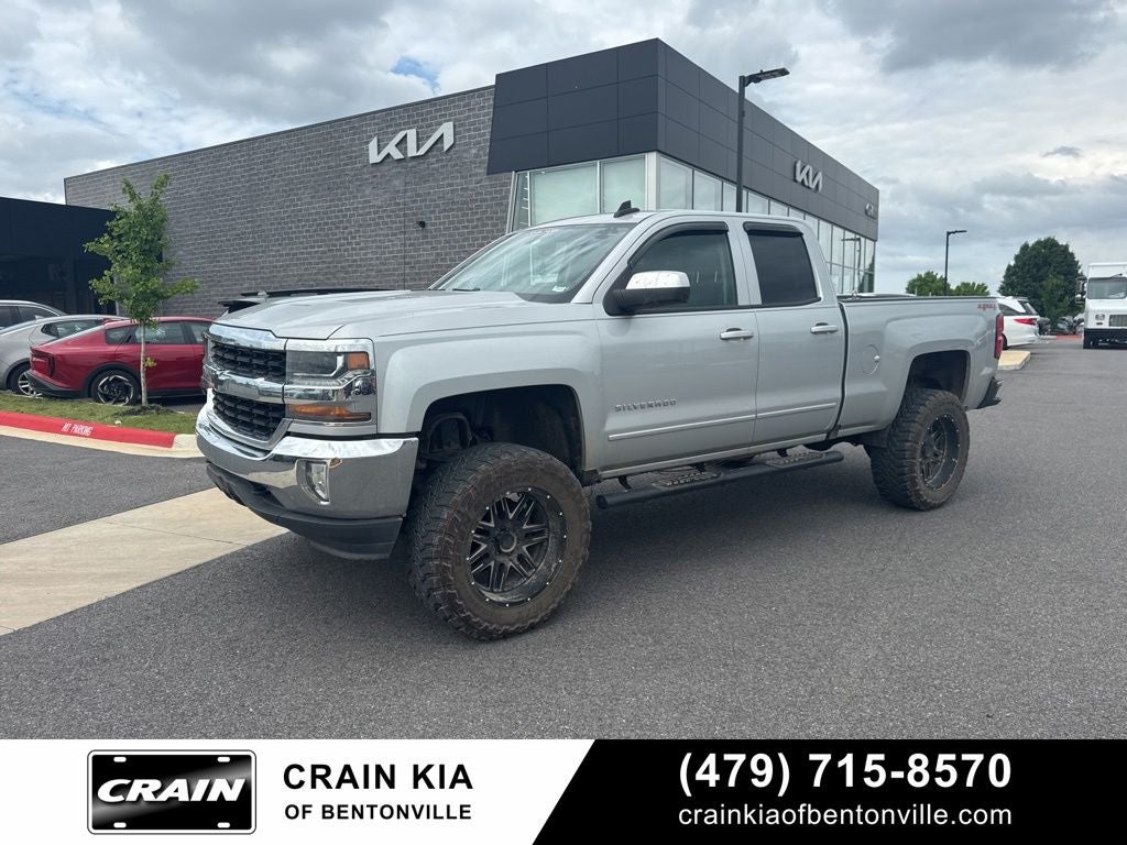2017 Chevrolet Silverado 1500 LT - LIFTED! / CLEAN CARFAX / 4WD