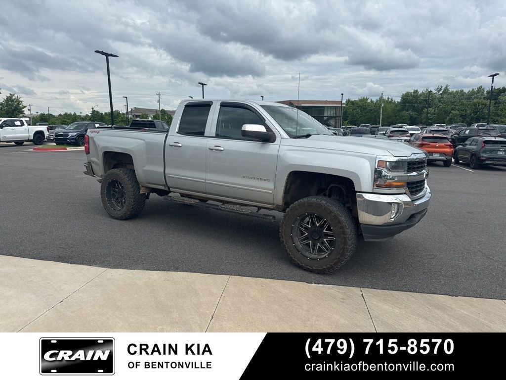 2017 Chevrolet Silverado 1500 LT - LIFTED! / CLEAN CARFAX / 4WD