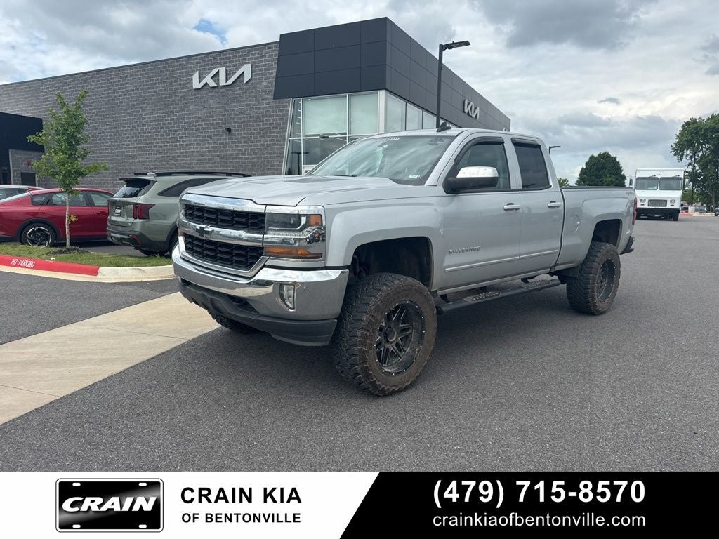 2017 Chevrolet Silverado 1500 LT - LIFTED! / CLEAN CARFAX / 4WD