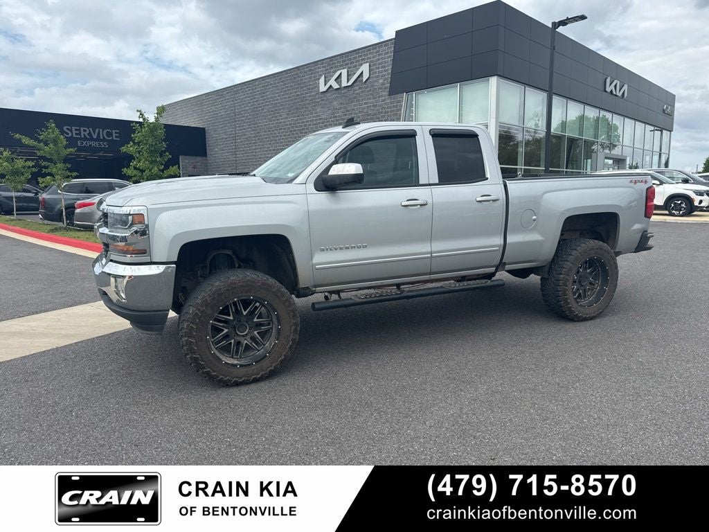 2017 Chevrolet Silverado 1500 LT - LIFTED! / CLEAN CARFAX / 4WD