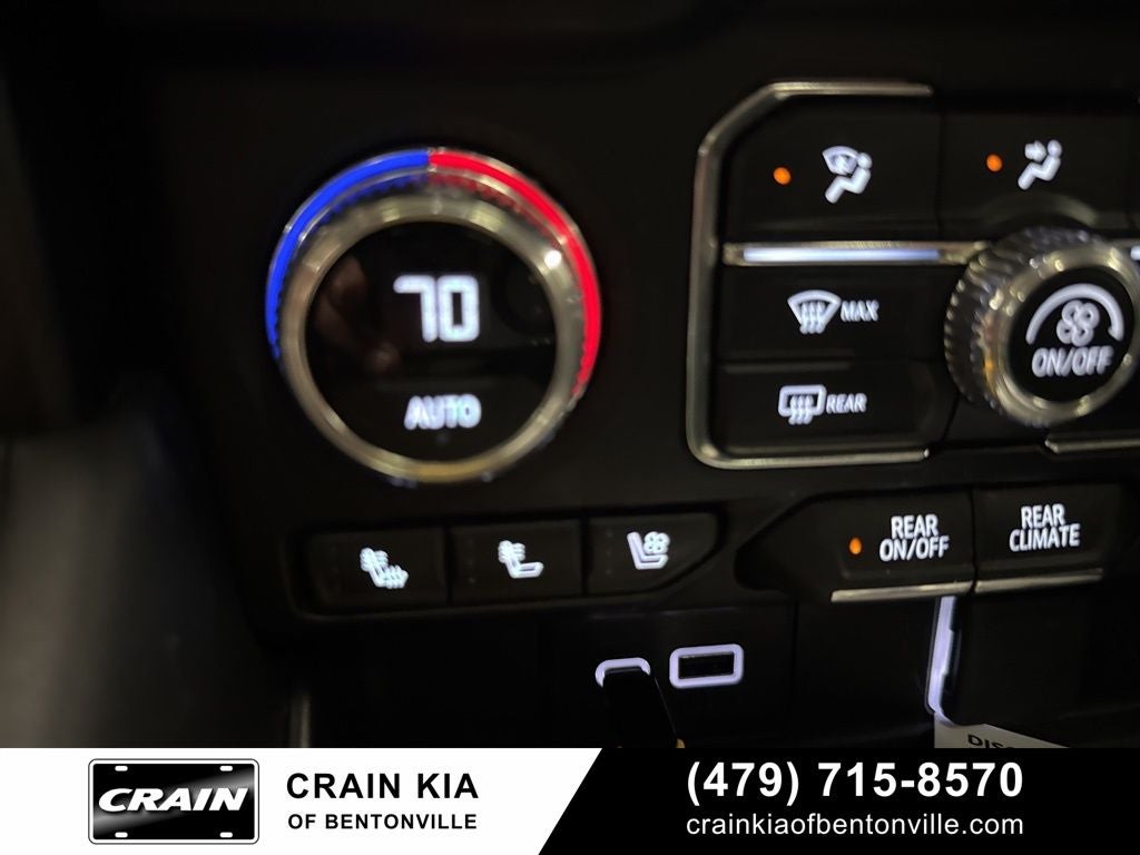 2024 GMC Yukon AT4 - 4WD / PANORAMIC SUNROOF / CLEAN CARFAX