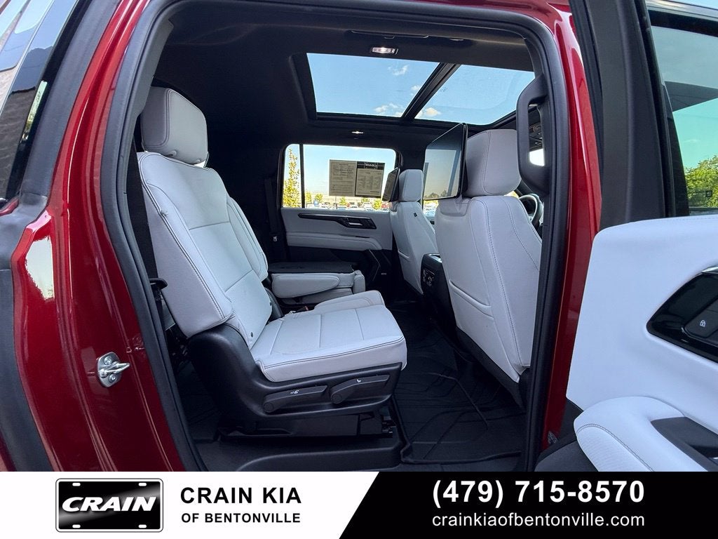 2025 Chevrolet Suburban Premier - 4WD / PANORAMIC SUNROOF / CLEAN CARFAX