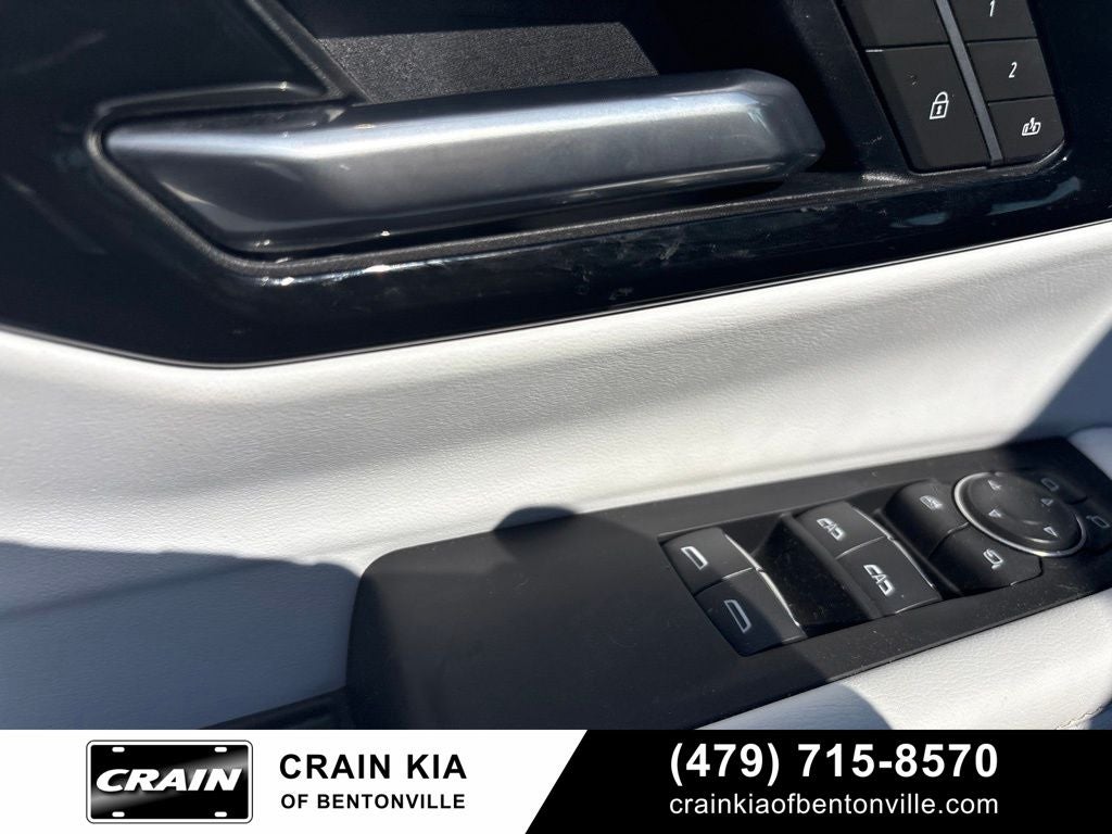 2025 Chevrolet Suburban Premier - 4WD / PANORAMIC SUNROOF / CLEAN CARFAX