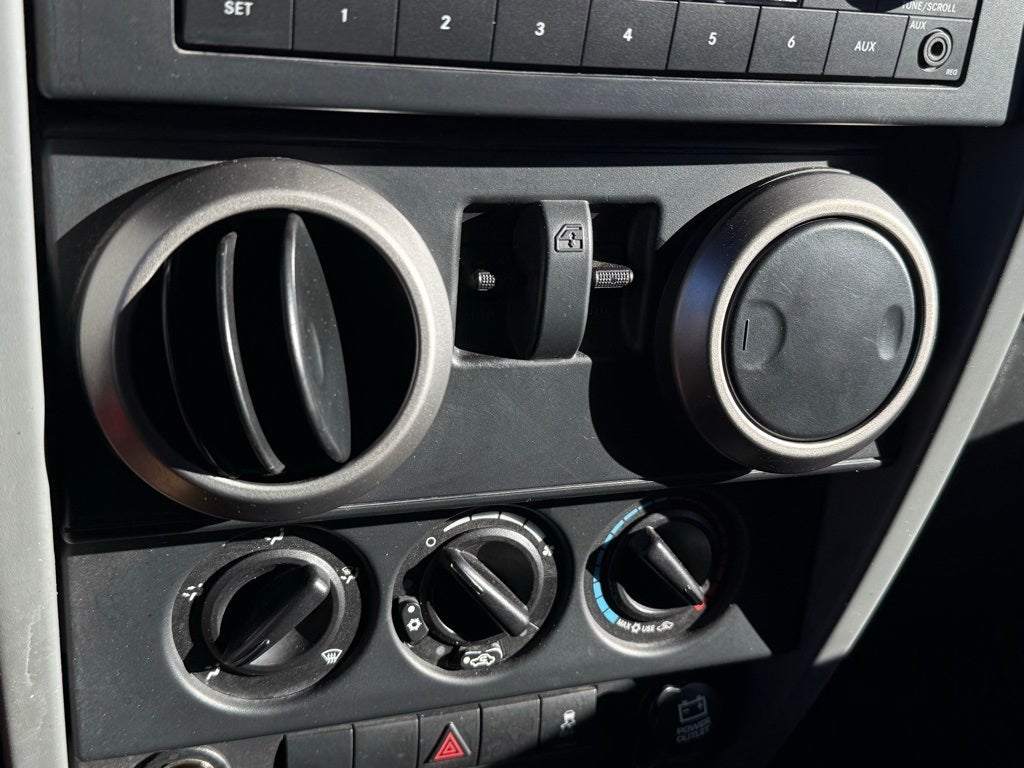 2010 Jeep Wrangler Sport - 4WD / CLEAN CARFAX