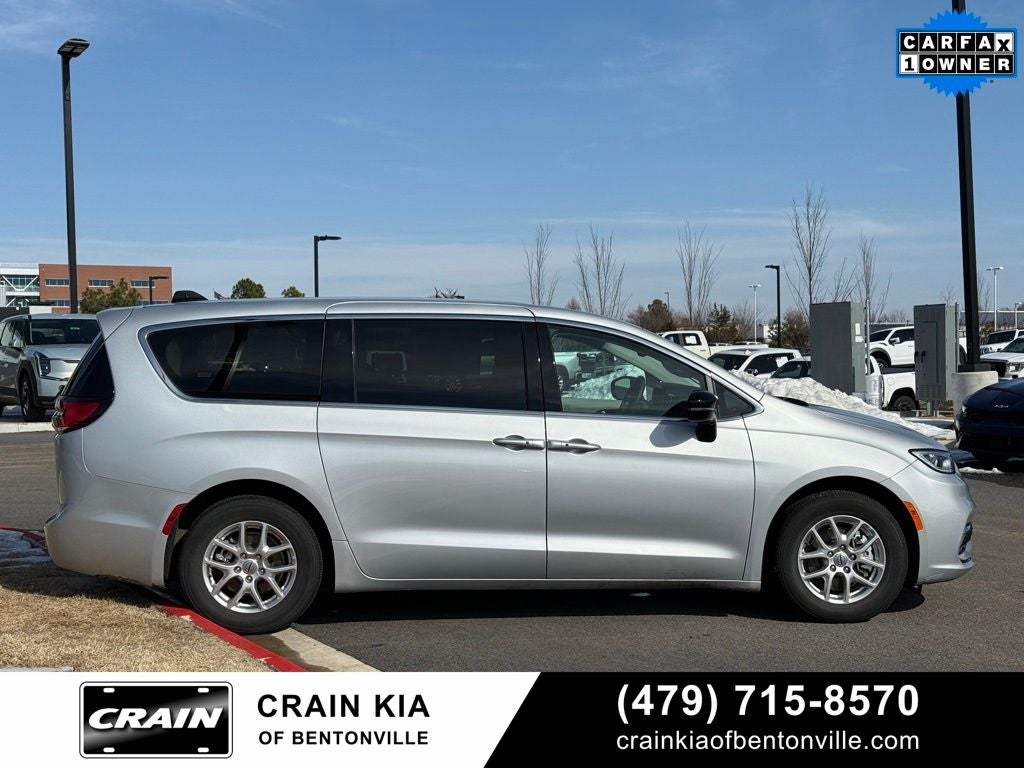 2024 Chrysler Pacifica Touring L - CLEAN CARFAX / ONE OWNER