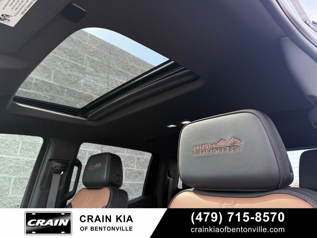 2025 Chevrolet Silverado 1500 High Country - 4WD / SUNROOF / ONE OWNER