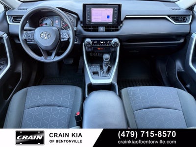 2022 Toyota RAV4 XLE - AWD / CLEAN CARFAX
