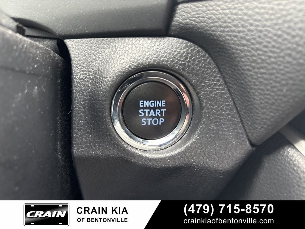 2021 Toyota RAV4 XLE - AWD / CLEAN CARFAX / ONE OWNER