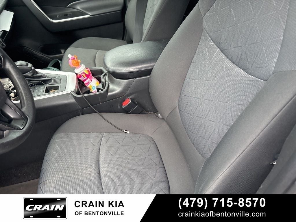 2021 Toyota RAV4 XLE - AWD / CLEAN CARFAX / ONE OWNER