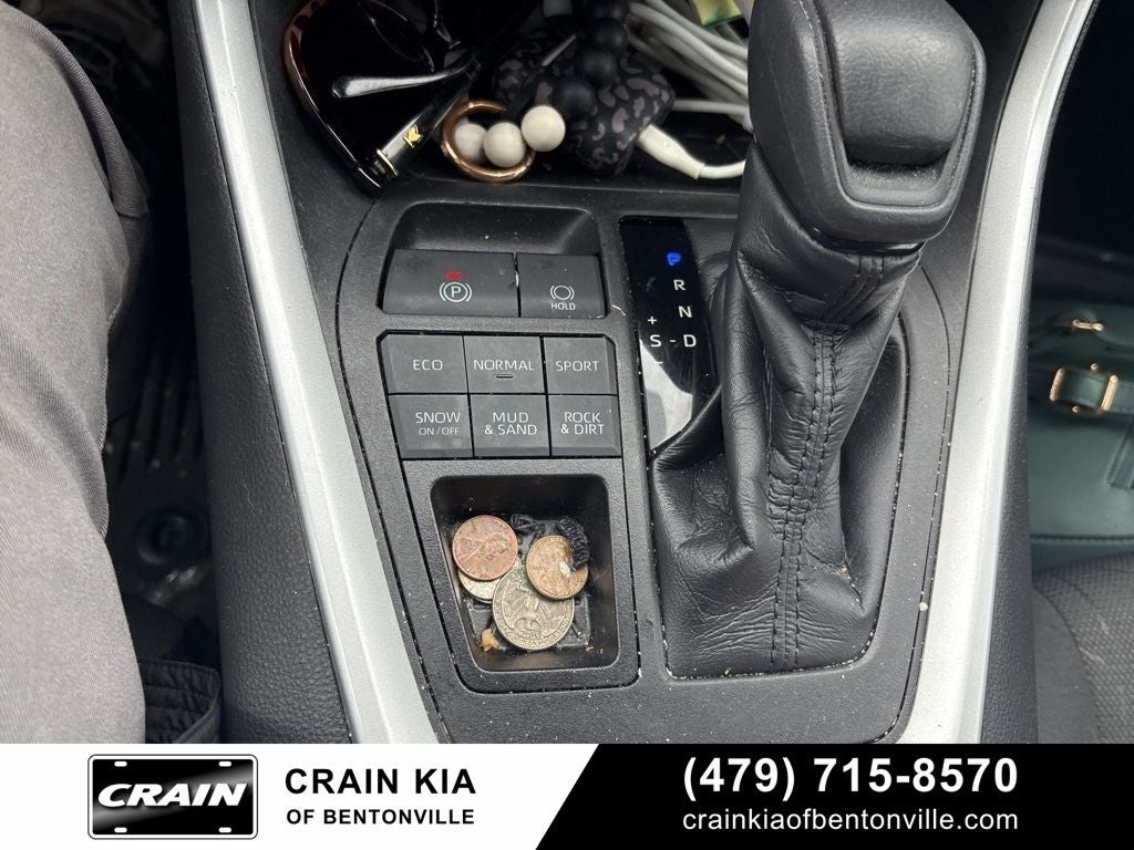 2021 Toyota RAV4 XLE - AWD / CLEAN CARFAX / ONE OWNER