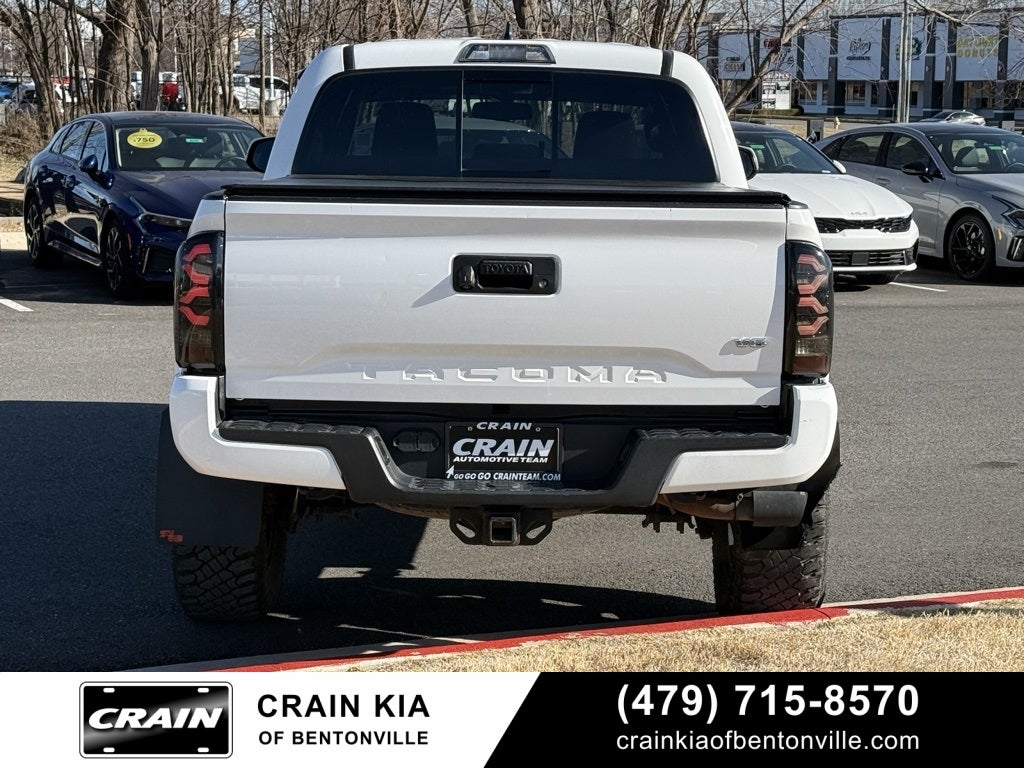2017 Toyota Tacoma SR V6 - 4WD / LIFTED! / CLEAN CARFAX