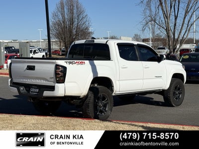 2017 Toyota Tacoma SR V6 - 4WD / LIFTED! / CLEAN CARFAX