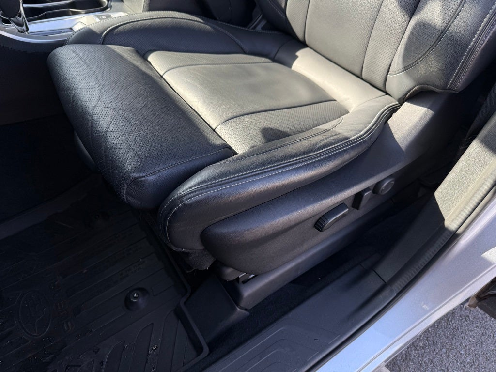 2021 Subaru Ascent Limited - AWD / PANORAMIC SUNROOF / ONE OWNER