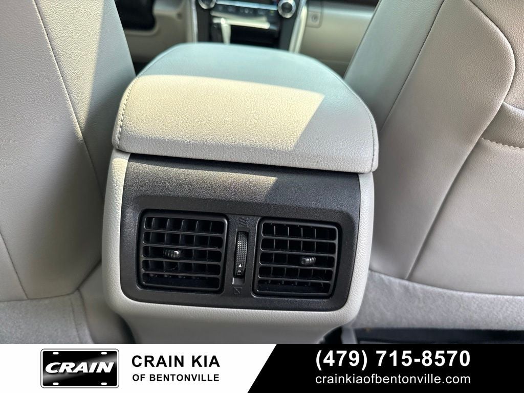 2015 Toyota Camry XLE - SUNROOF / LEATHER / NAV