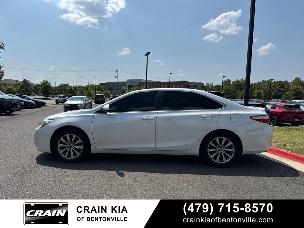 2015 Toyota Camry XLE - SUNROOF / LEATHER / NAV