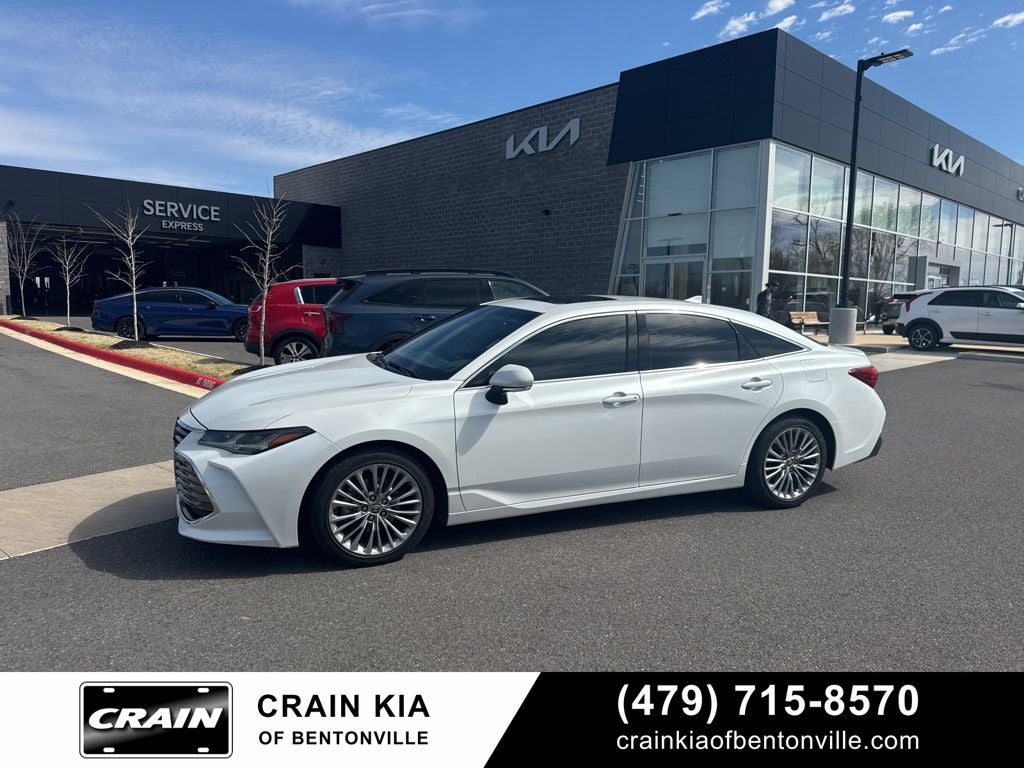 2022 Toyota Avalon Hybrid Limited - SUNROOF / CLEAN CARFAX