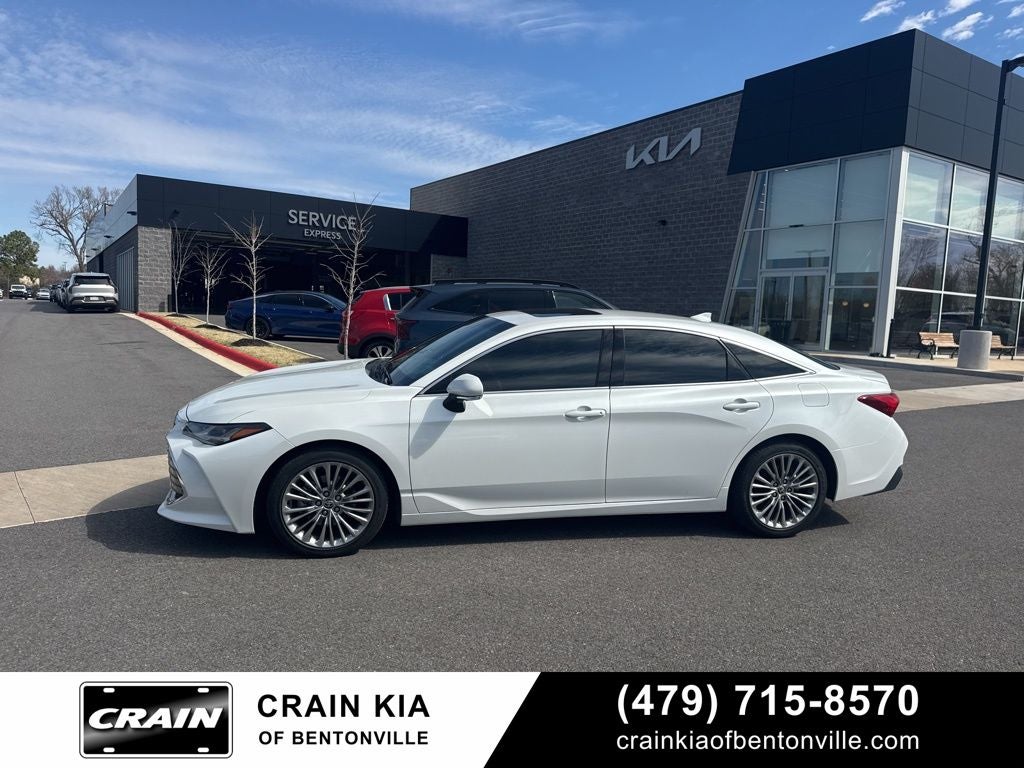 2022 Toyota Avalon Hybrid Limited - SUNROOF / CLEAN CARFAX