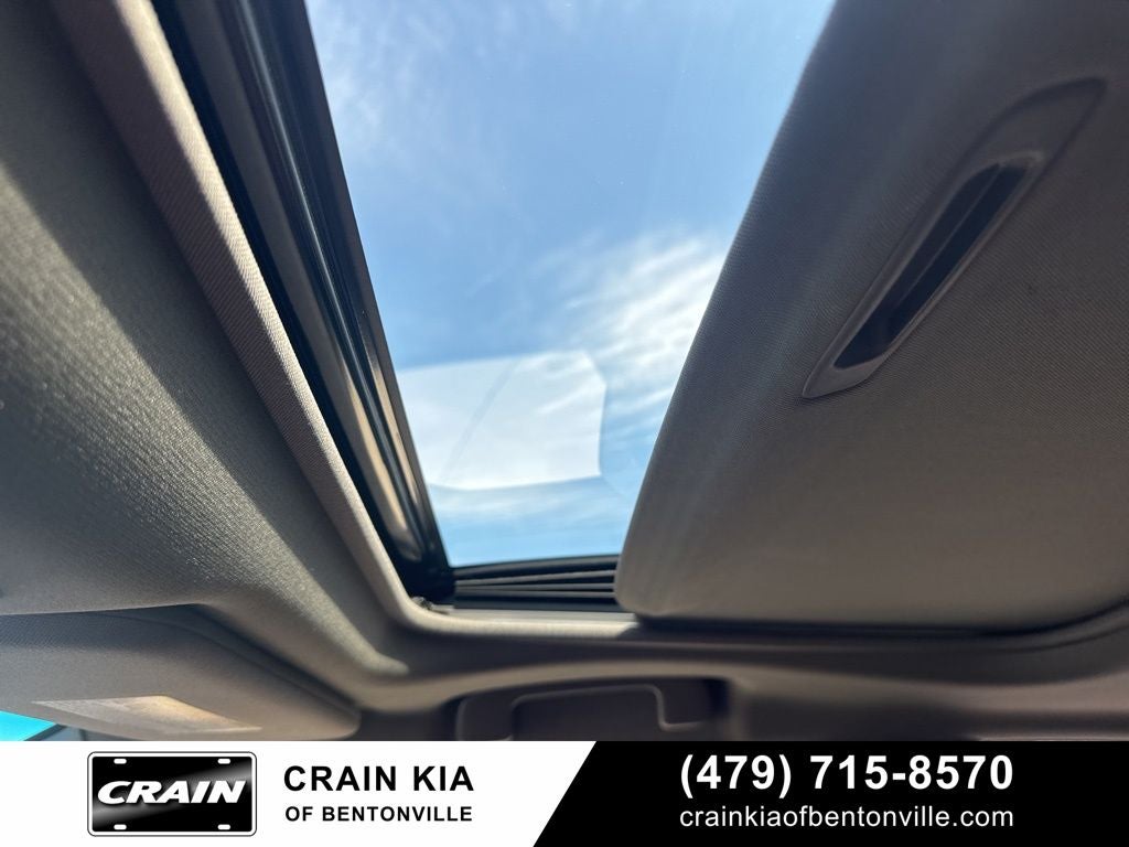 2022 Toyota Avalon Hybrid Limited - SUNROOF / CLEAN CARFAX