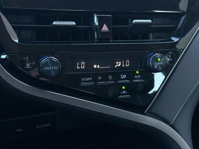 2024 Toyota Camry SE - CLEAN CARFAX / ONE OWNER