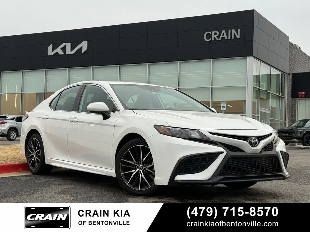 2024 Toyota Camry SE - CLEAN CARFAX / ONE OWNER