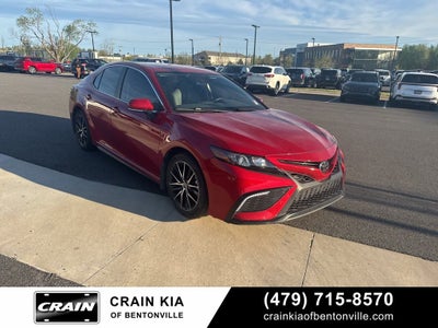 2022 Toyota Camry SE - CLEAN CARFAX / ONE OWNER