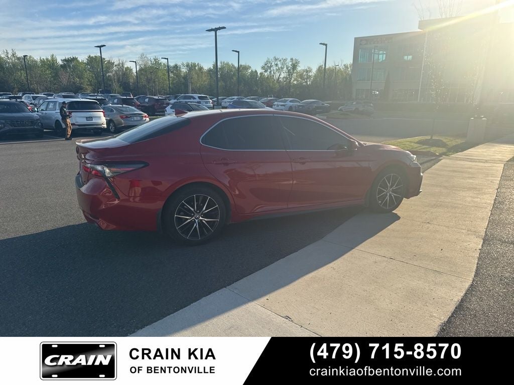 2022 Toyota Camry SE - CLEAN CARFAX / ONE OWNER