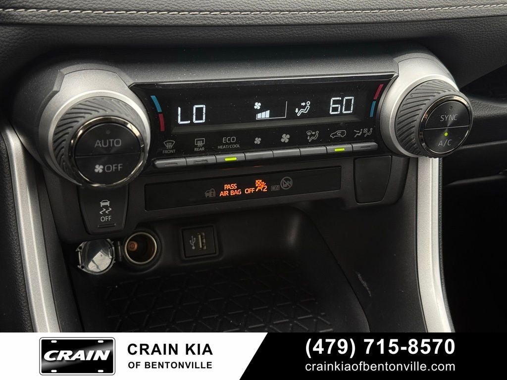 2025 Toyota RAV4 Hybrid XLE - AWD / CLEAN CARFAX / ONE OWNER