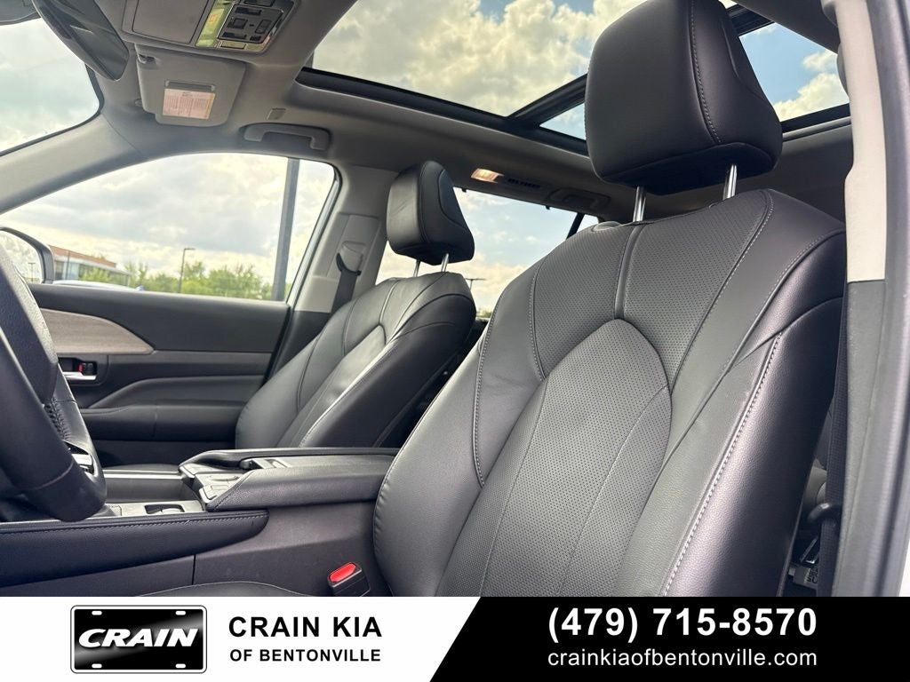 2025 Toyota Grand Highlander Hybrid Limited - AWD / PANORAMIC SUNROOF / CLEAN CARFAX