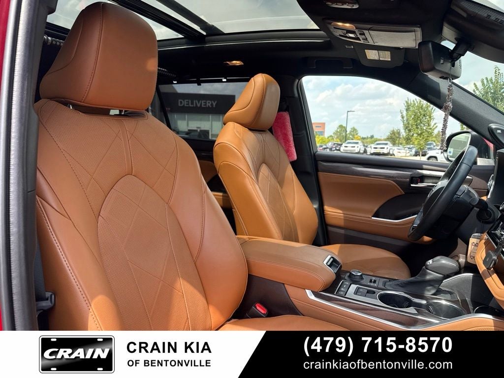 2022 Toyota Highlander Platinum - AWD / PANORAMIC SUNROOF / CLEAN CARFAX