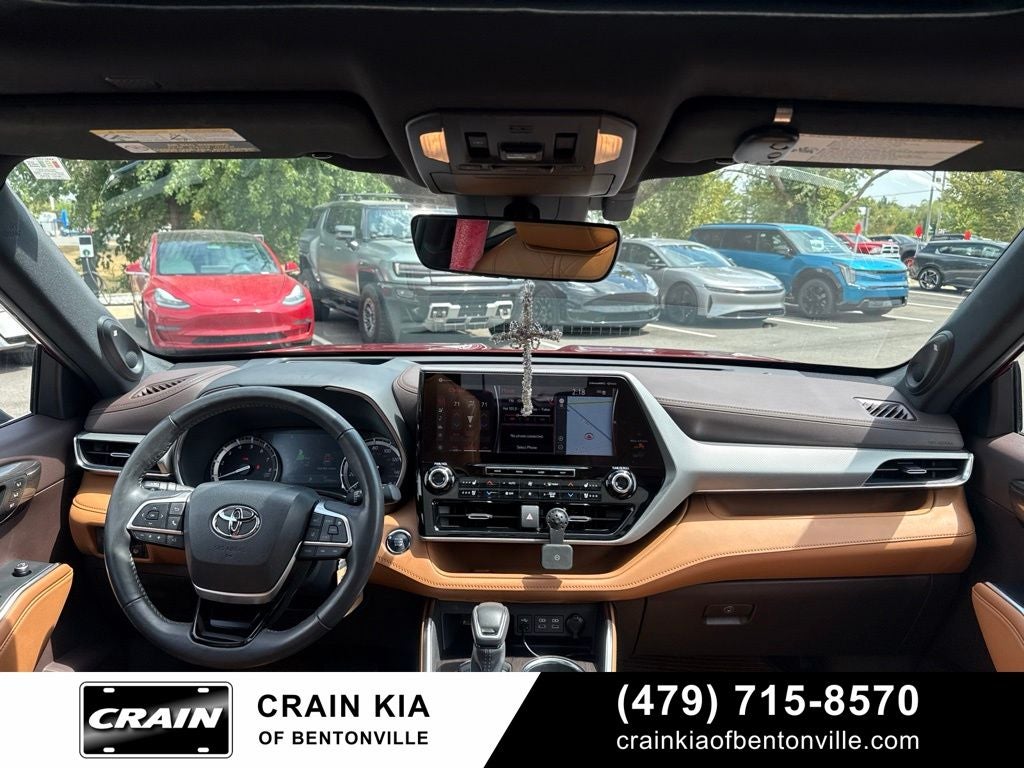 2022 Toyota Highlander Platinum - AWD / PANORAMIC SUNROOF / CLEAN CARFAX