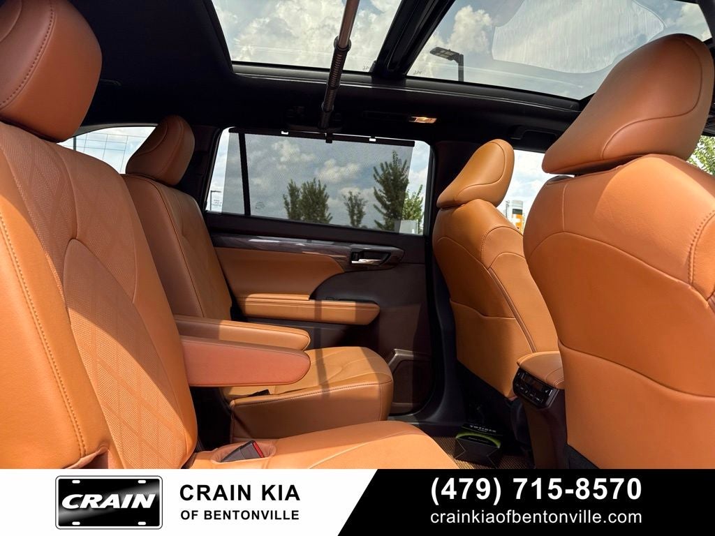 2022 Toyota Highlander Platinum - AWD / PANORAMIC SUNROOF / CLEAN CARFAX