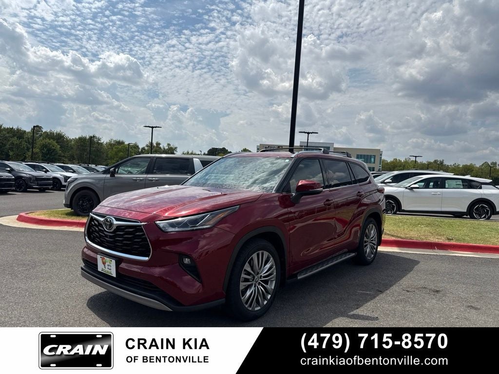 2022 Toyota Highlander Platinum - AWD / PANORAMIC SUNROOF / CLEAN CARFAX