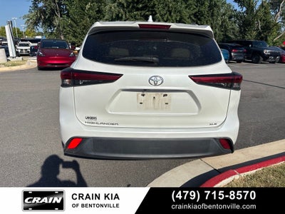 2022 Toyota Highlander XLE - SUNROOF / CLEAN CARFAX / ONE OWNER