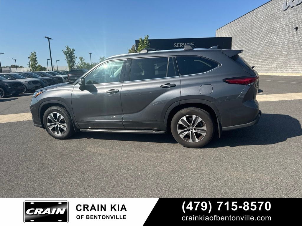 2021 Toyota Highlander XLE - SUNROOF