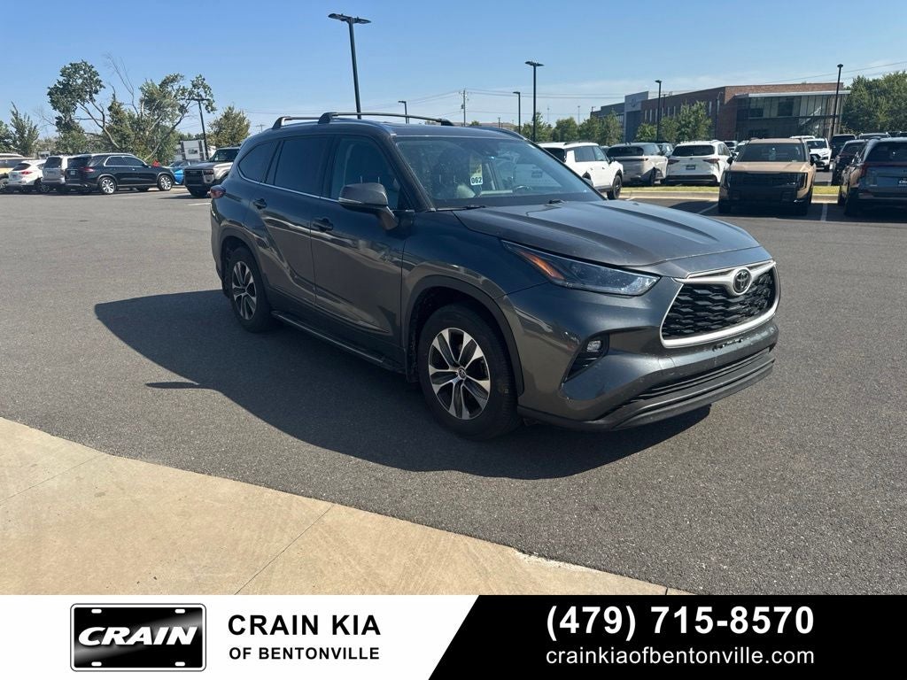 2021 Toyota Highlander XLE - SUNROOF