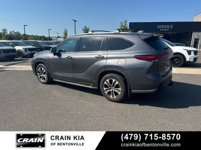 2021 Toyota Highlander XLE - SUNROOF
