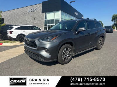 2021 Toyota Highlander XLE - SUNROOF
