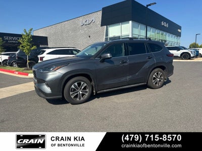 2021 Toyota Highlander XLE - SUNROOF
