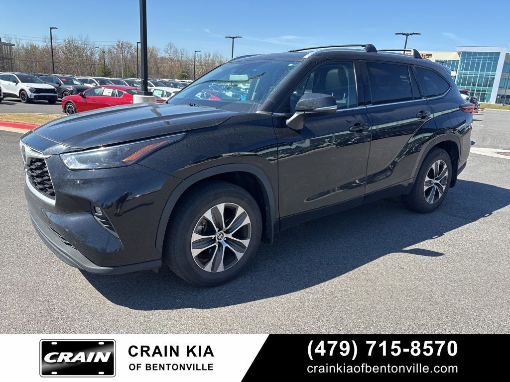 2022 Toyota Highlander XLE - AWD / SUNROOF / CLEAN CARFAX
