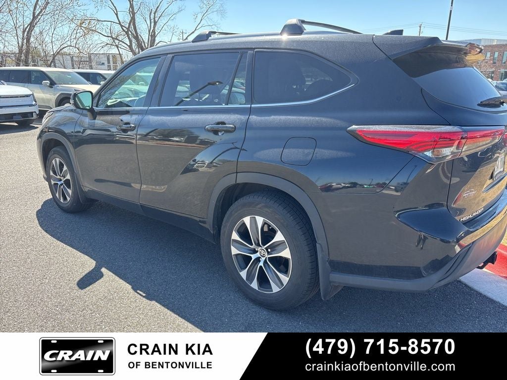 2022 Toyota Highlander XLE - AWD / SUNROOF / CLEAN CARFAX
