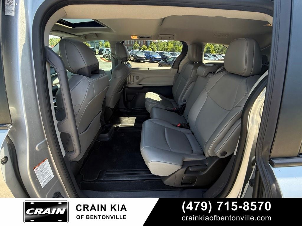 2022 Toyota Sienna XLE 8 Passenger - CARFAX ONE OWNER