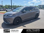 2021 Toyota Sienna XLE 8 Passenger / CLEAN CARFAX