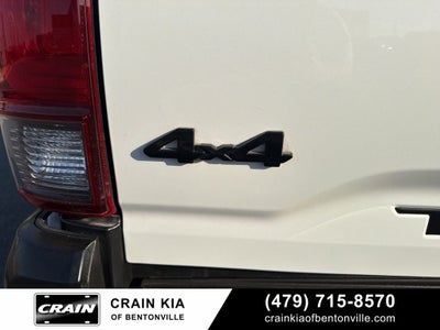 2021 Toyota Tacoma SR5 V6 - 4WD / CLEAN CARFAX / LIFTED!