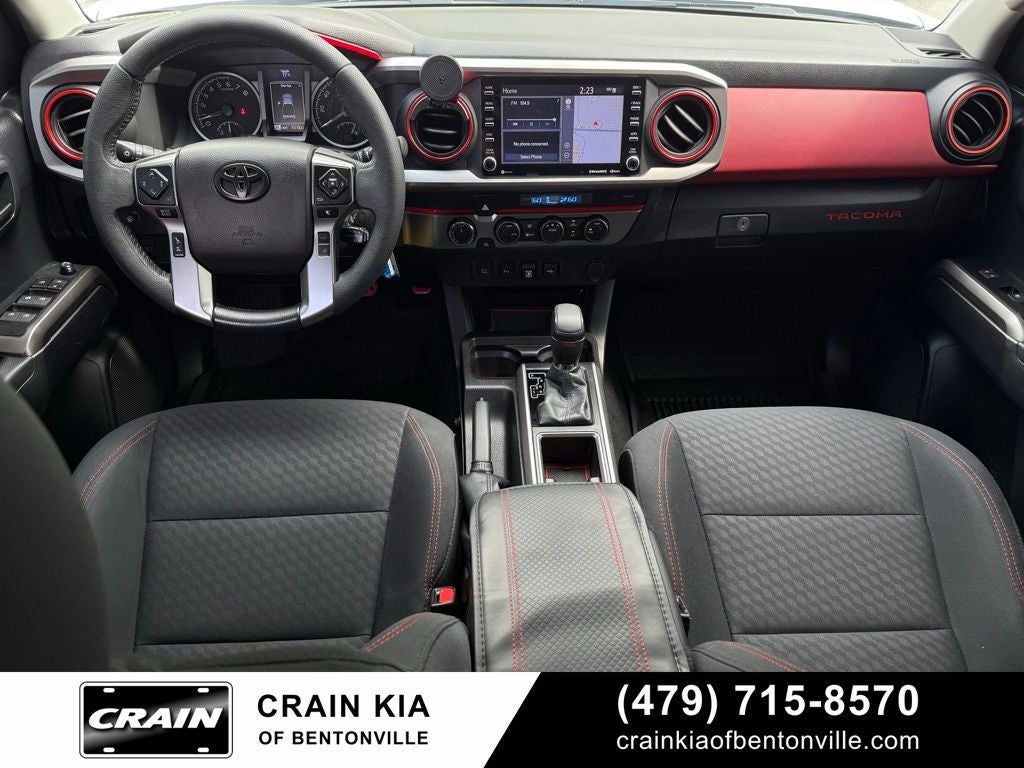 2021 Toyota Tacoma SR5 V6 - 4WD / CLEAN CARFAX / LIFTED!