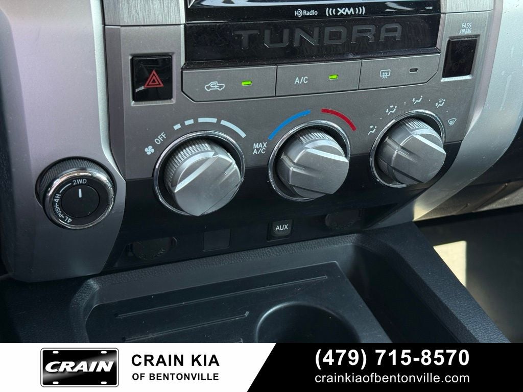 2018 Toyota Tundra SR5 - 4WD / CLEAN CARFAX HISTORY