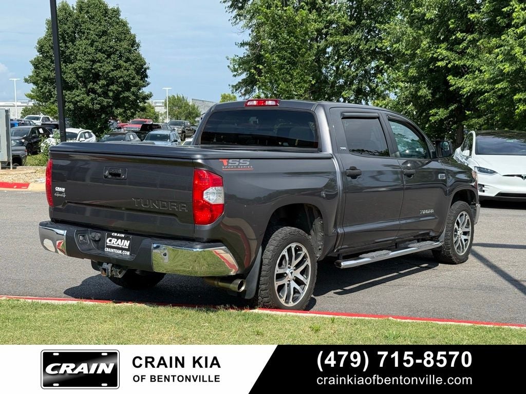 2018 Toyota Tundra SR5 - 4WD / CLEAN CARFAX HISTORY