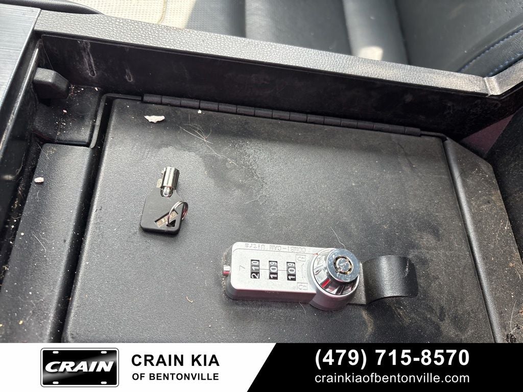 2024 Toyota Tundra Hybrid Platinum - 4WD / PANORAMIC SUNROOF / CARFAX ONE OWNER